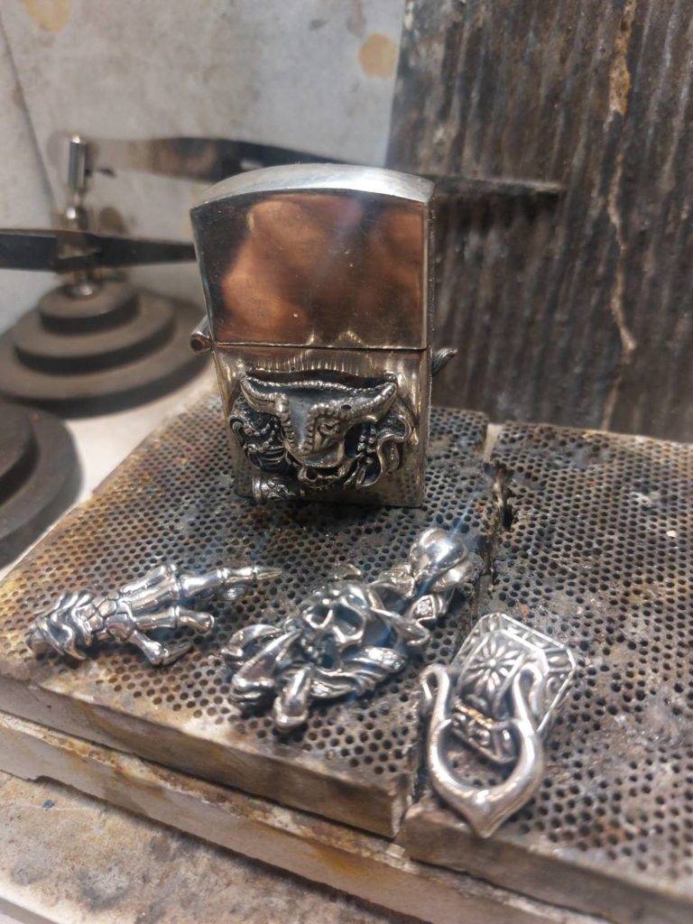 最終形態？！シルバージッポの極悪カスタム☆彡（第2503回） - レザー＆シルバー・犬具用品のお店SigmaのWebサイト