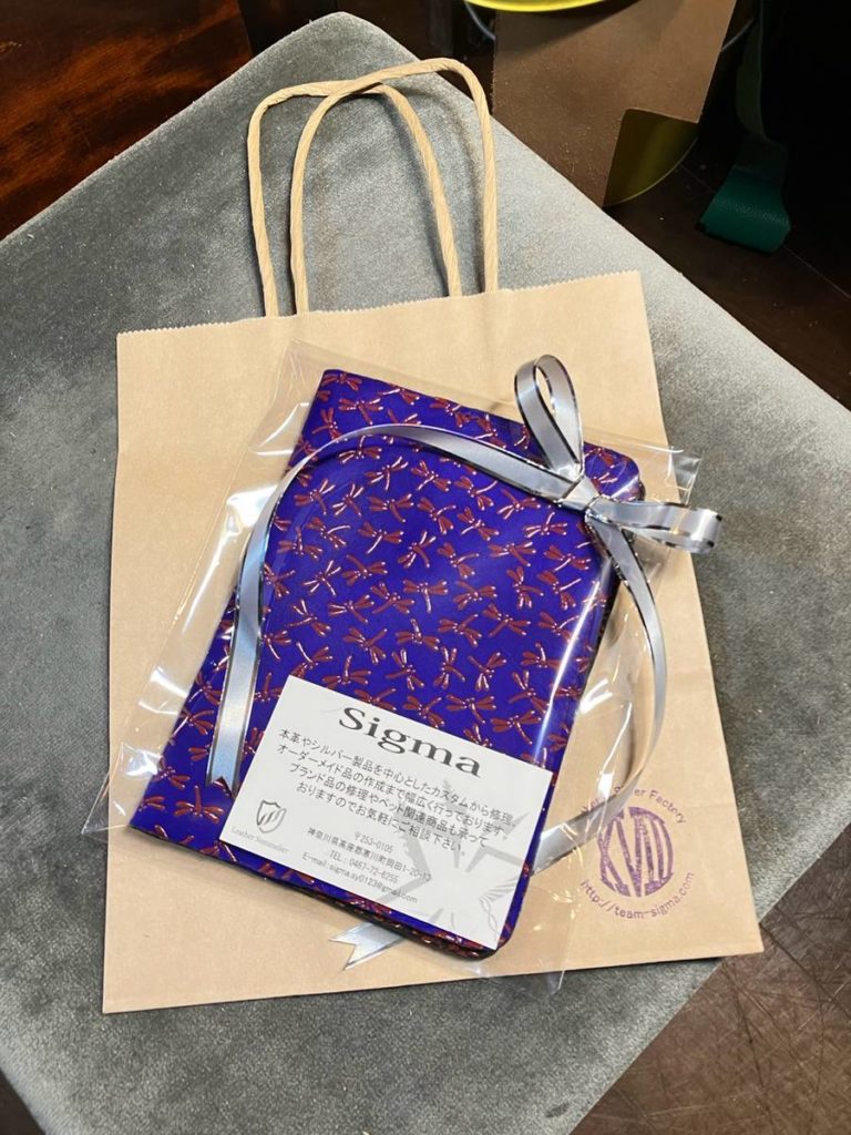 贈り物に最適なブックカバー（第2534回） - レザー＆シルバー・ペット  